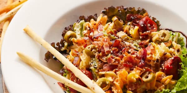 Ensalada de Pasta con Aderezo Parmesano