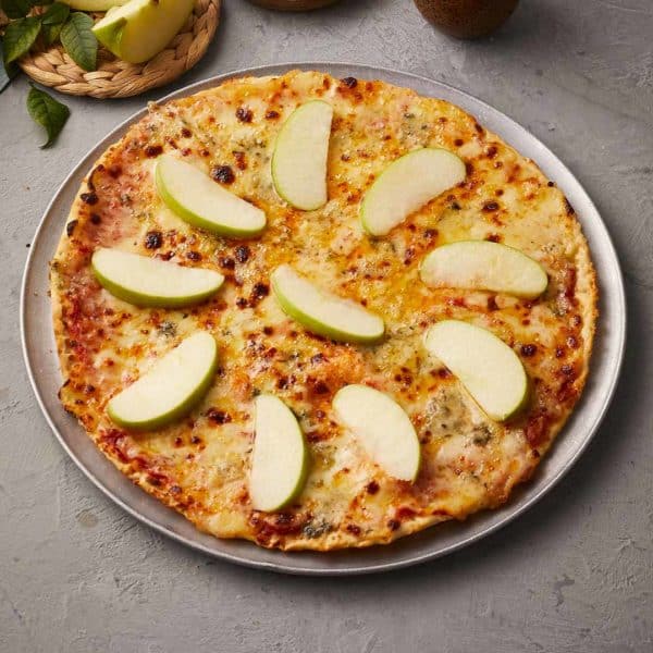 Pizza Dos Quesos con Manzana