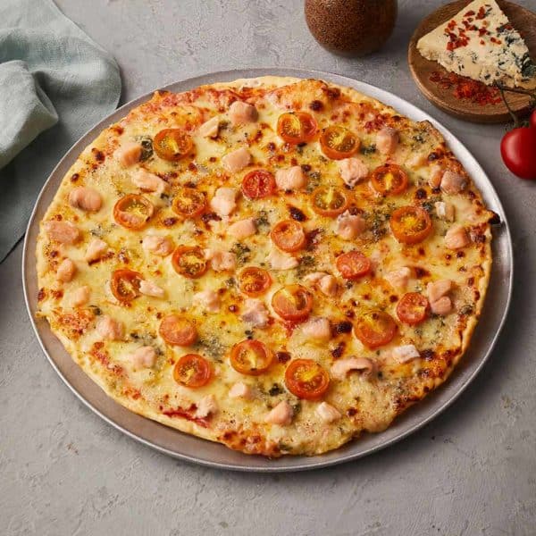 Pizza de Queso Azul, Salmón y Tomates Cherry
